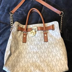 MK purse like new condition.